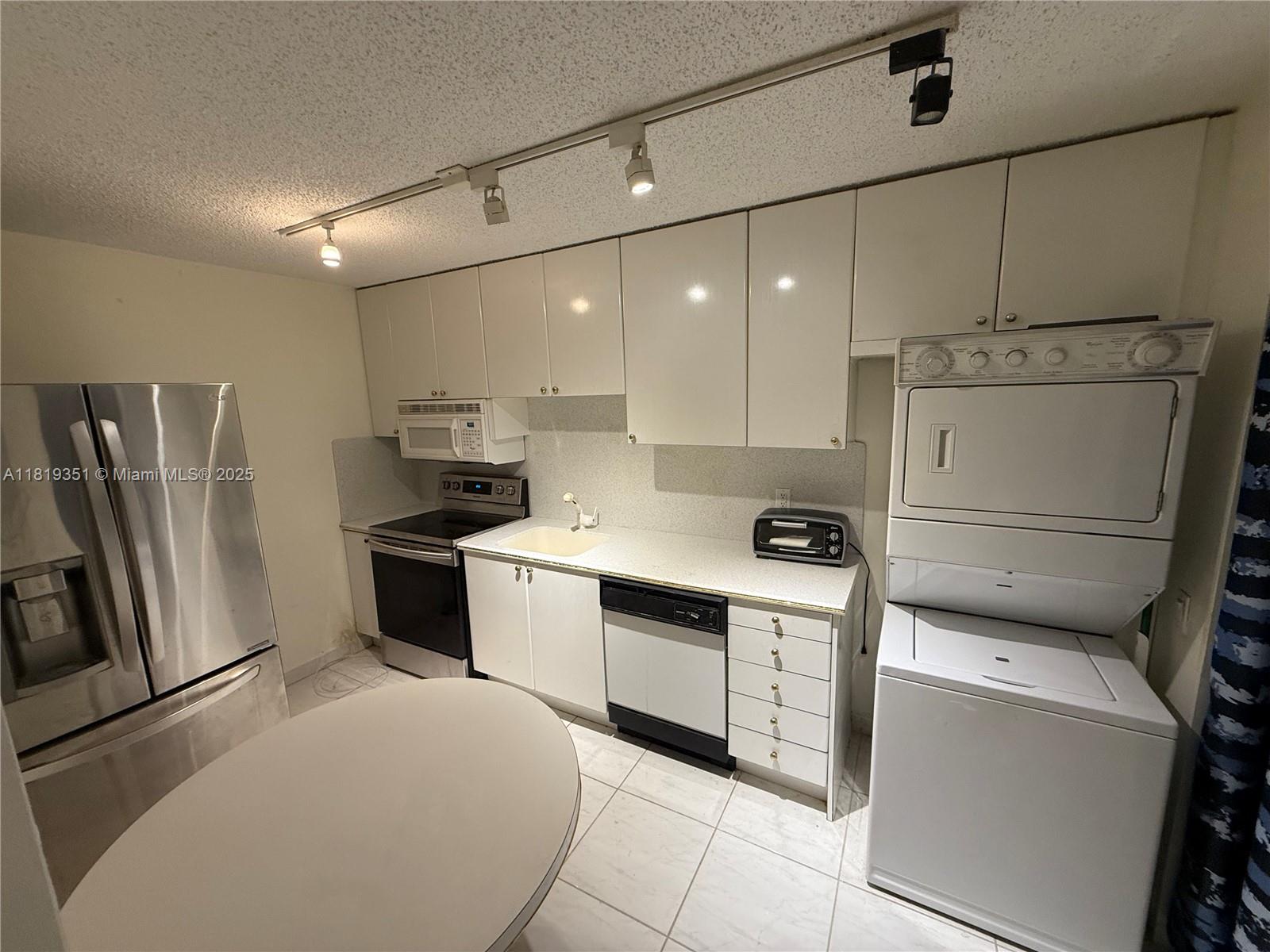 MANATEE CONDO - Residential