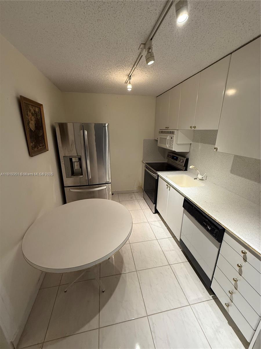MANATEE CONDO - Residential