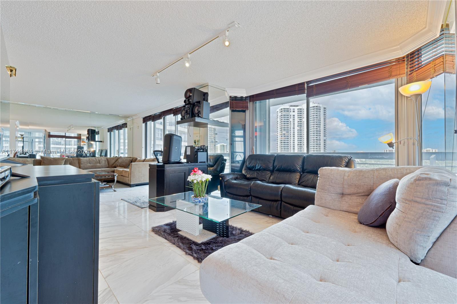 Property for Sale at 19101 Ne 36th Ct 2007, Aventura, Miami-Dade County, Florida - Bedrooms: 2 
Bathrooms: 2  - $590,000