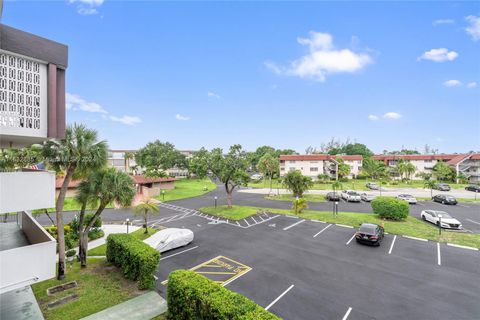 A home in Lauderdale Lakes