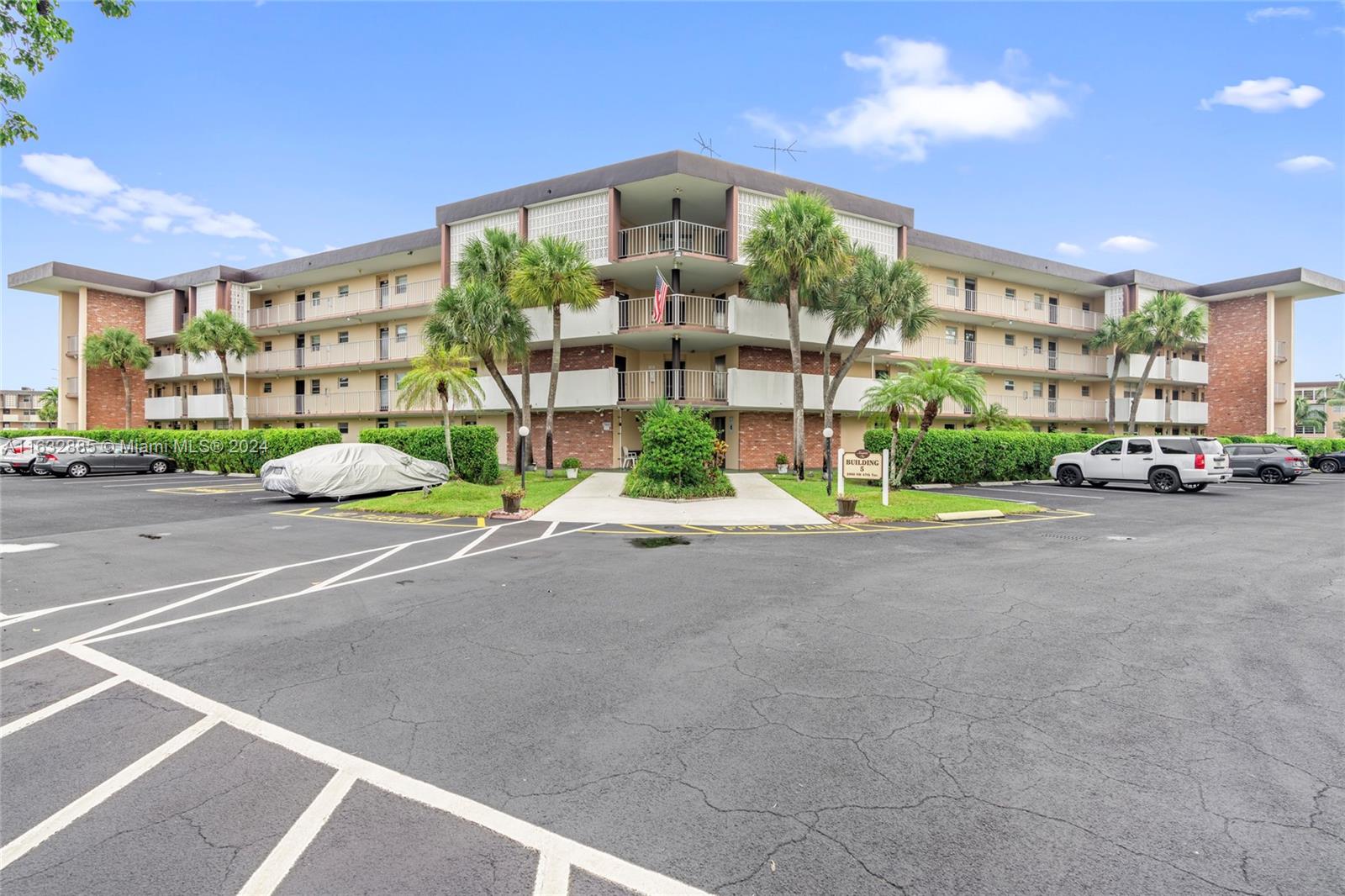 View Lauderdale Lakes, FL 33313 condo