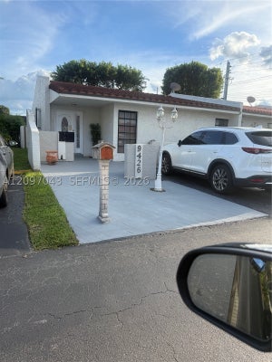 9426 SW 6TH LN, MIAMI, FL 33174 - Image 5d6f9d24b072f3ed27e1e7c9e2f6e2a6/2803297793