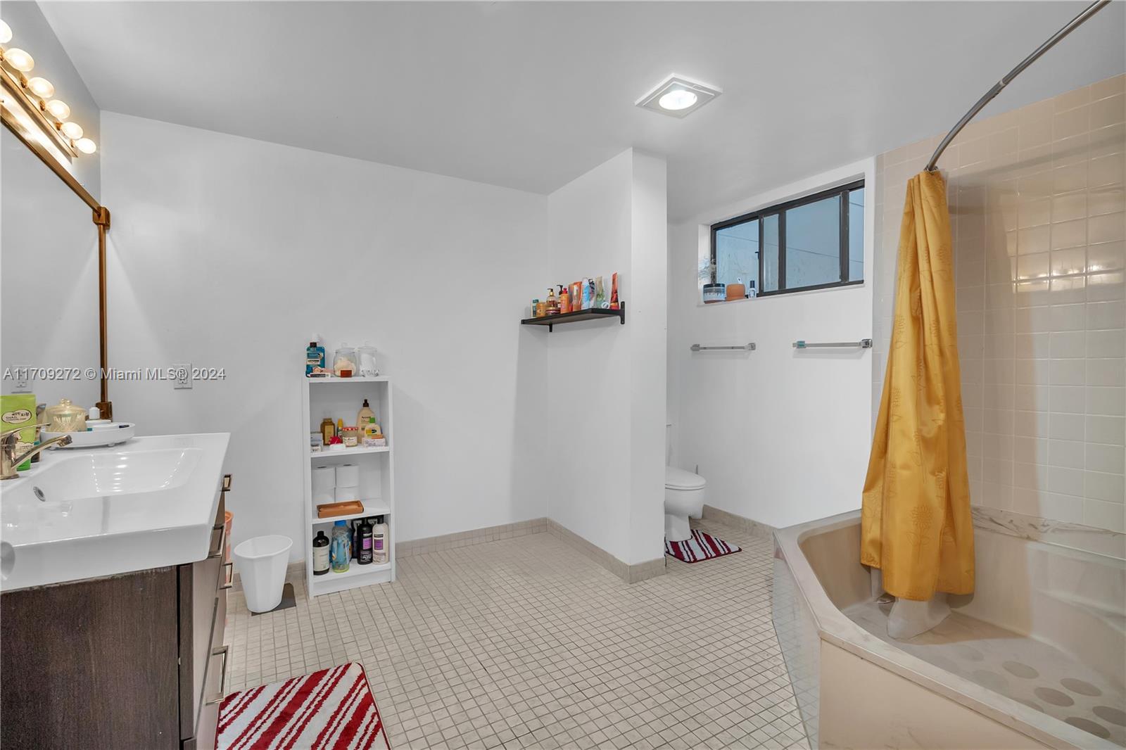 SUMMERTREE VILG CALIF CL - Residential