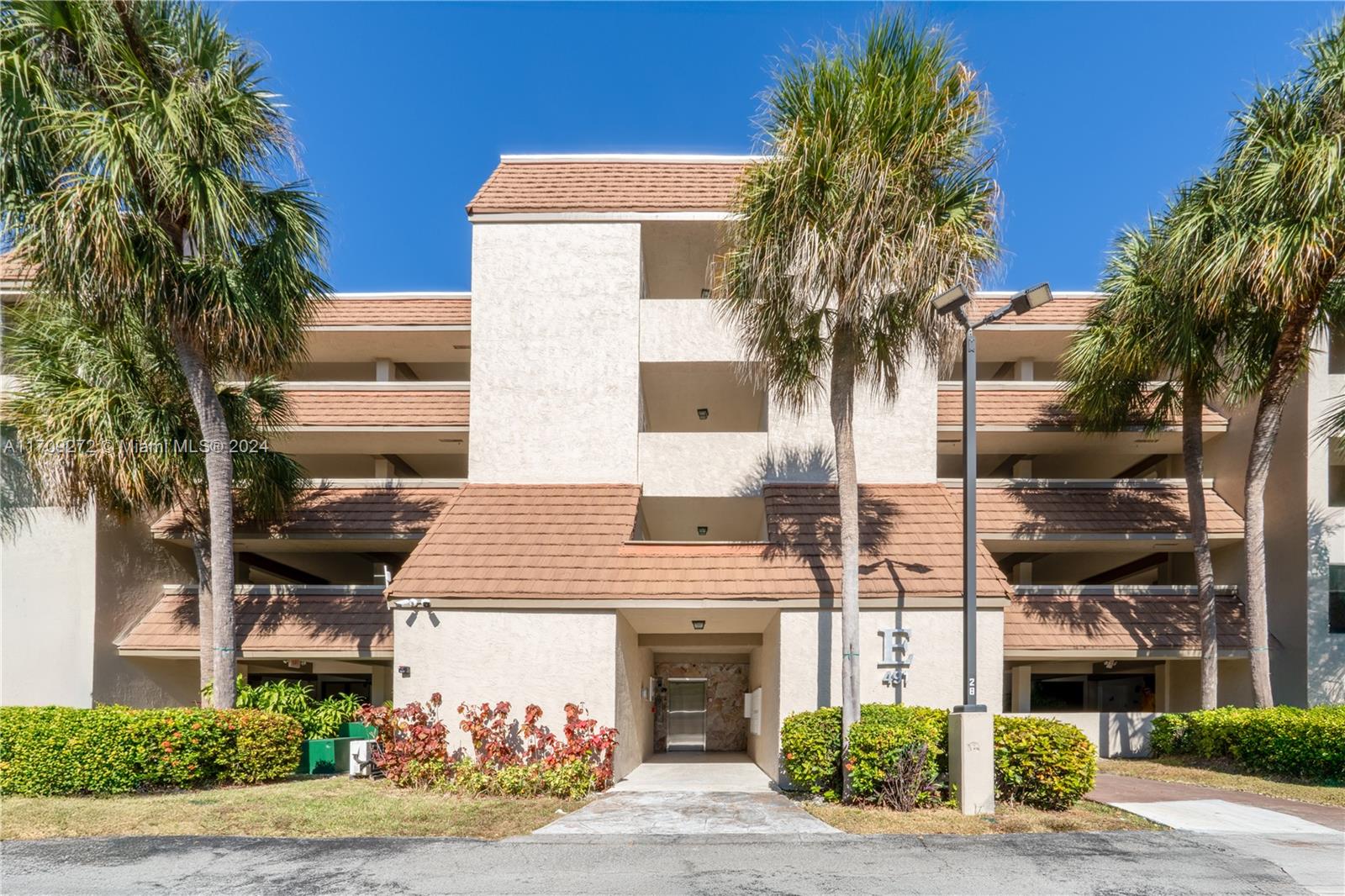 SUMMERTREE VILG CALIF CL - Residential