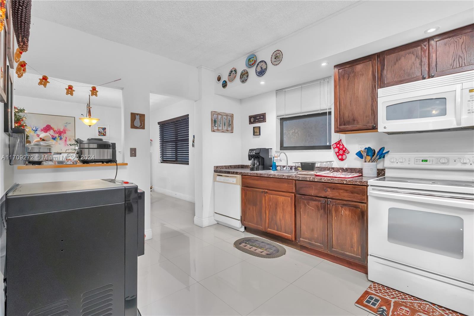 SUMMERTREE VILG CALIF CL - Residential