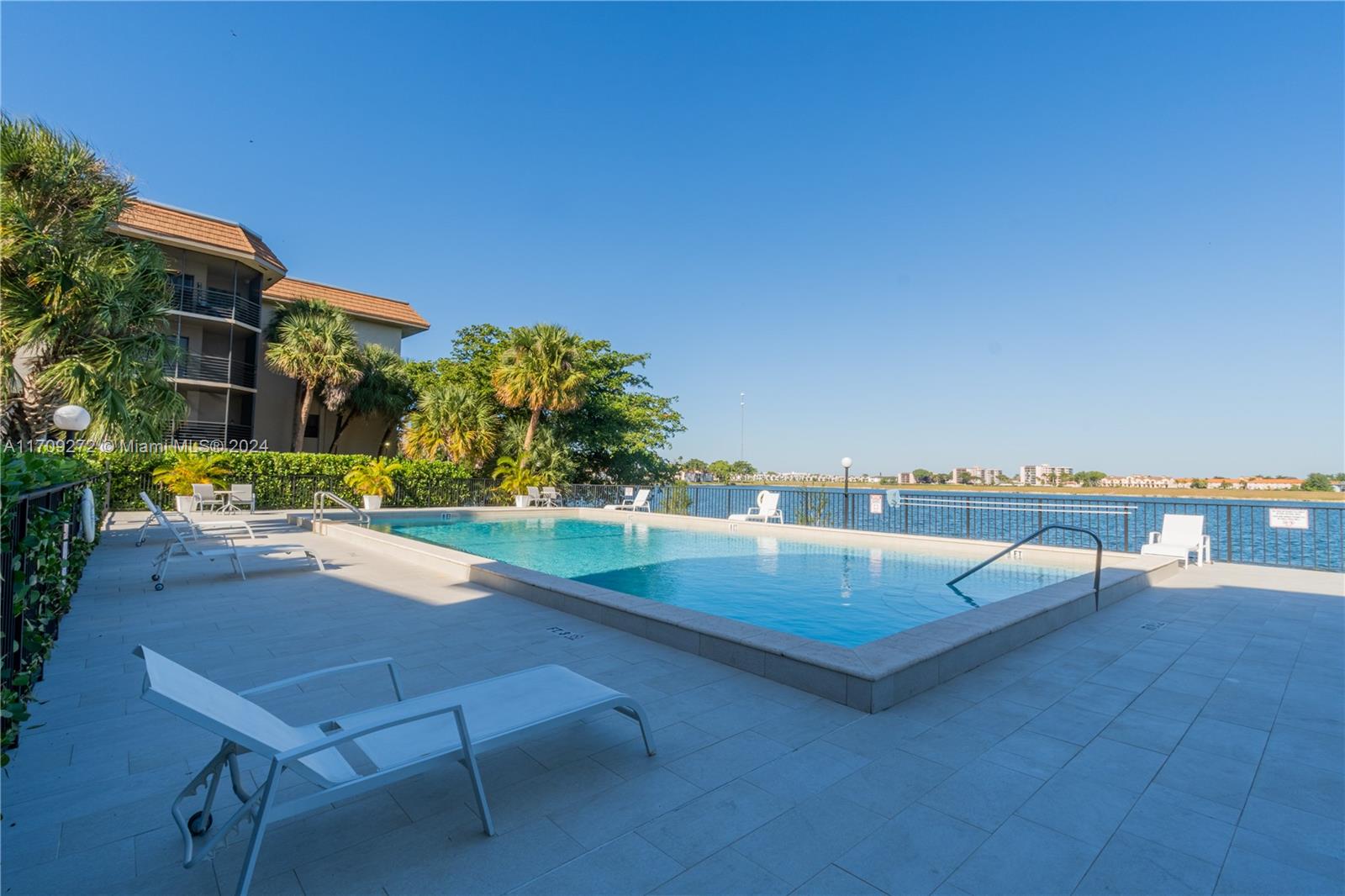 SUMMERTREE VILG CALIF CL - Residential
