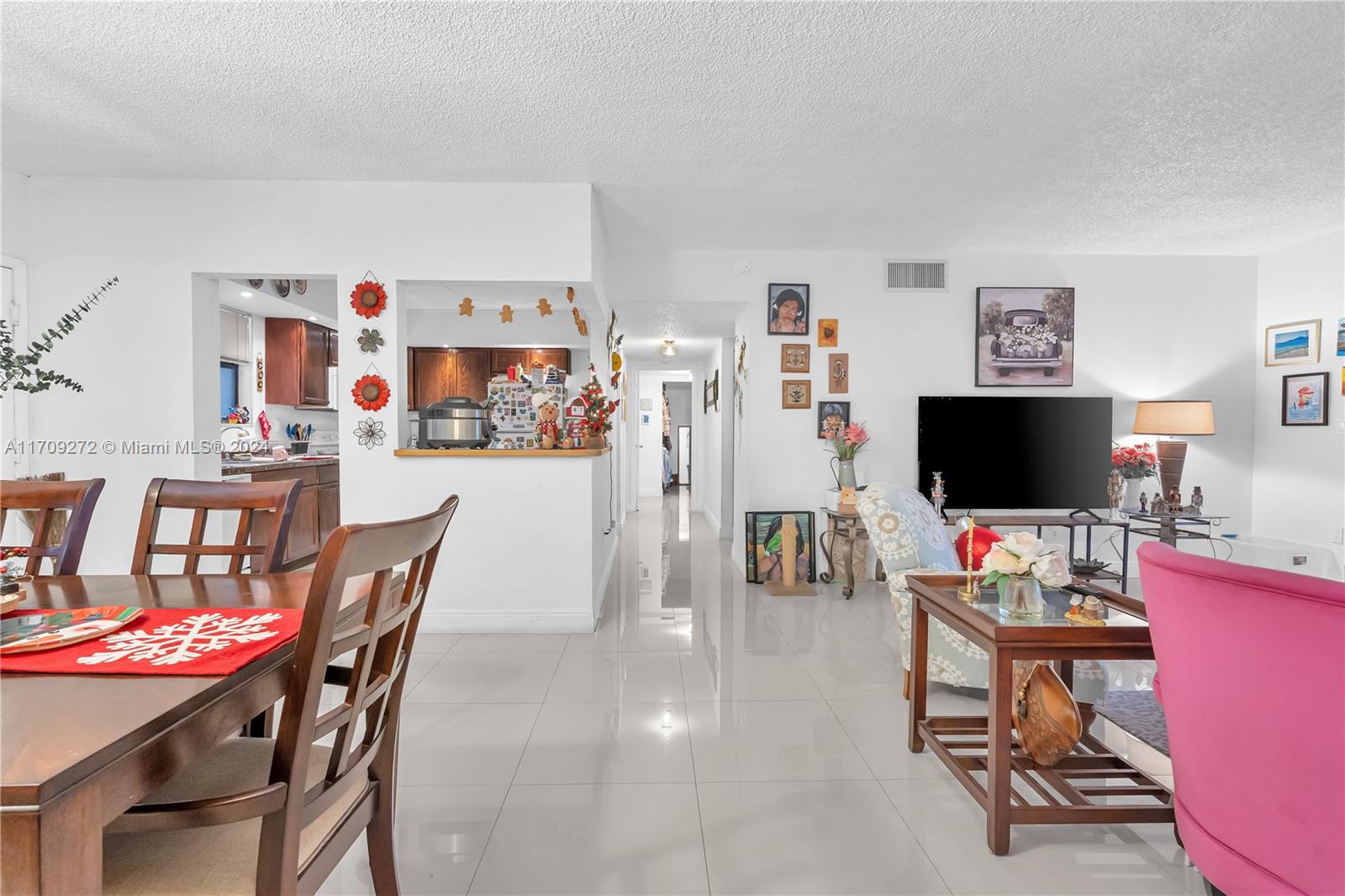 SUMMERTREE VILG CALIF CL - Residential