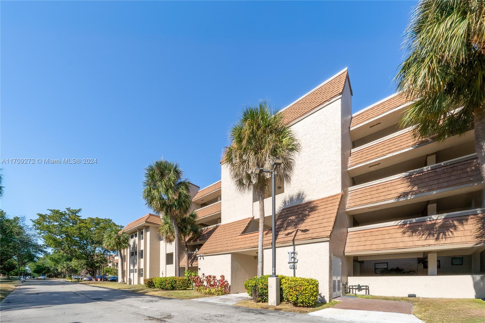 Property for Sale at 491 Ives Dairy Rd 202-5, Miami, Broward County, Florida - Bedrooms: 2 
Bathrooms: 2  - $269,000