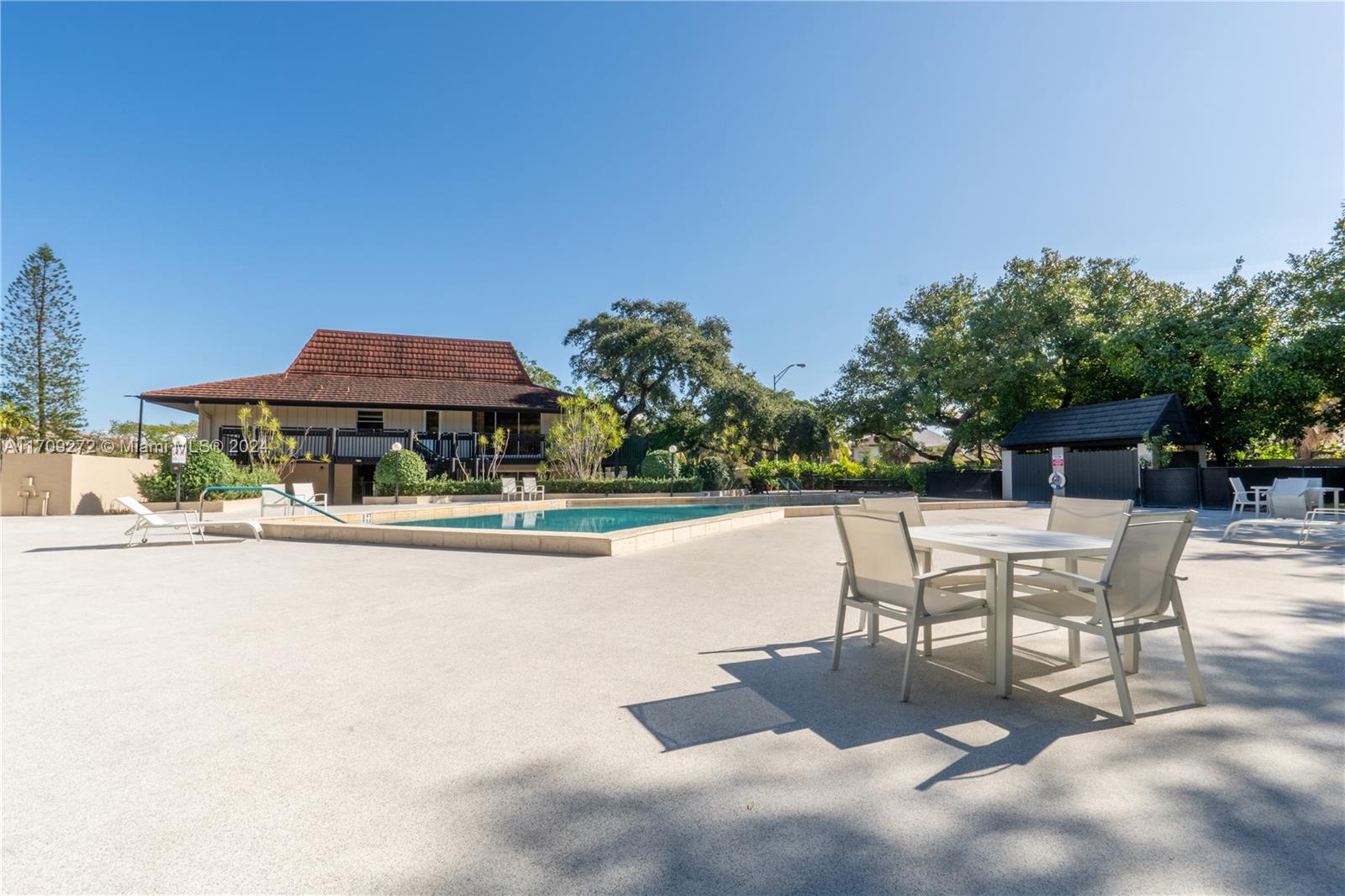 SUMMERTREE VILG CALIF CL - Residential