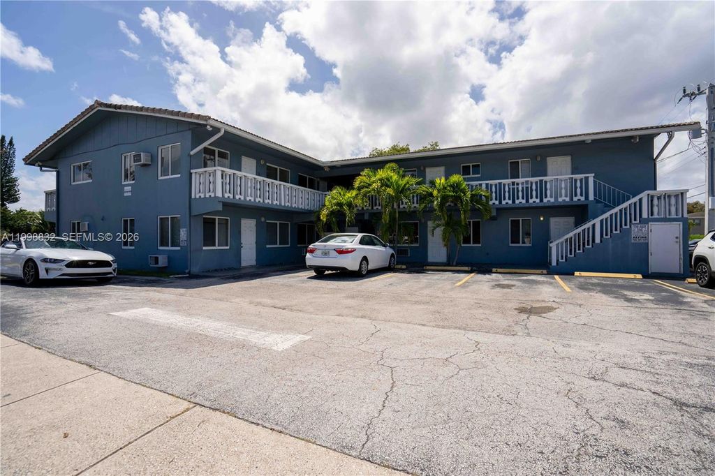 Photo of 3049 NW 9th Ave #4, Wilton Manors, FL 33311 (MLS # A11998832)