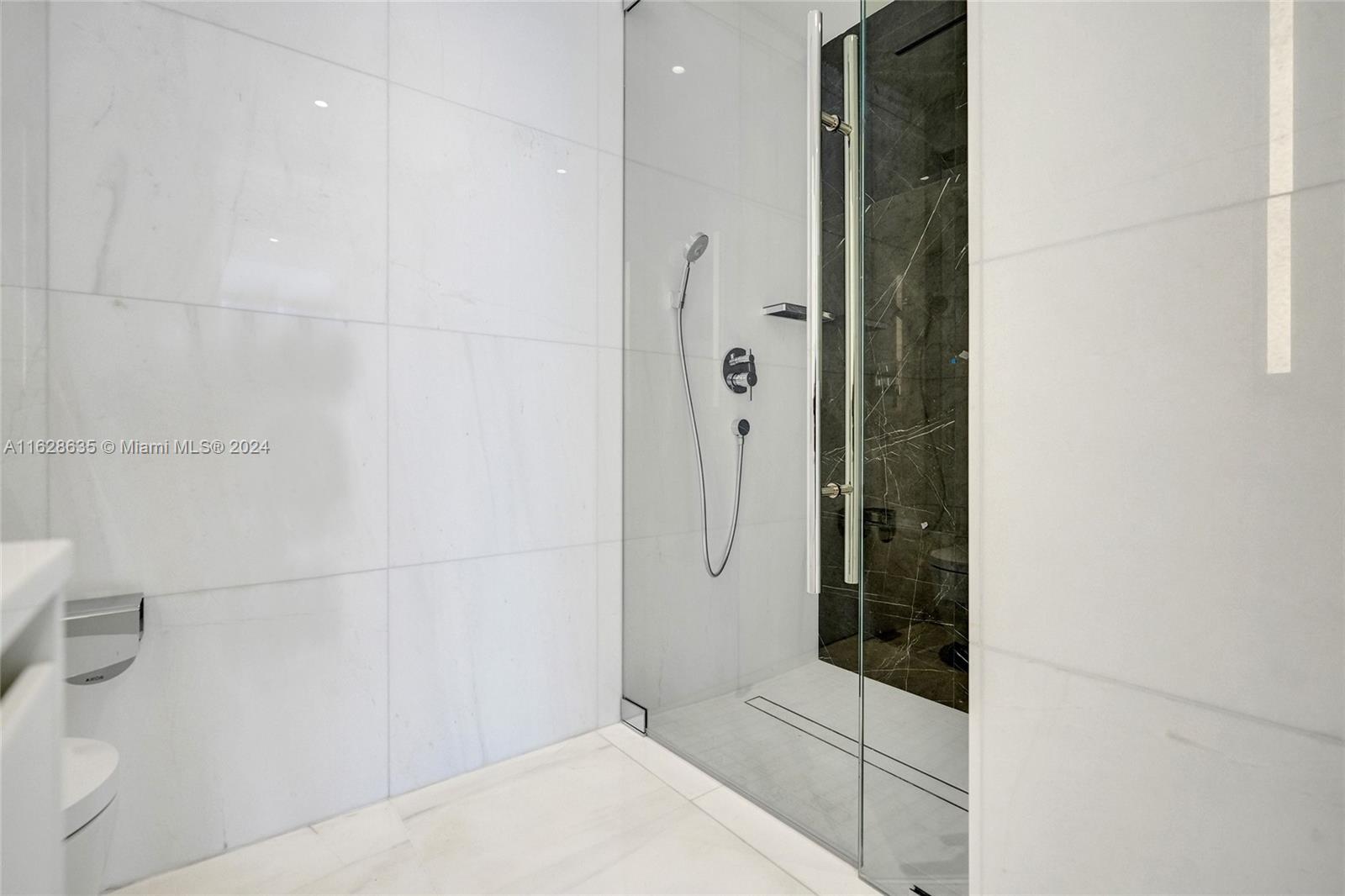 300 Biscayne Boulevard Way - Residential