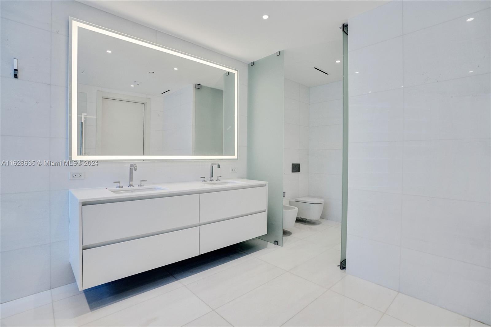 300 Biscayne Boulevard Way - Residential