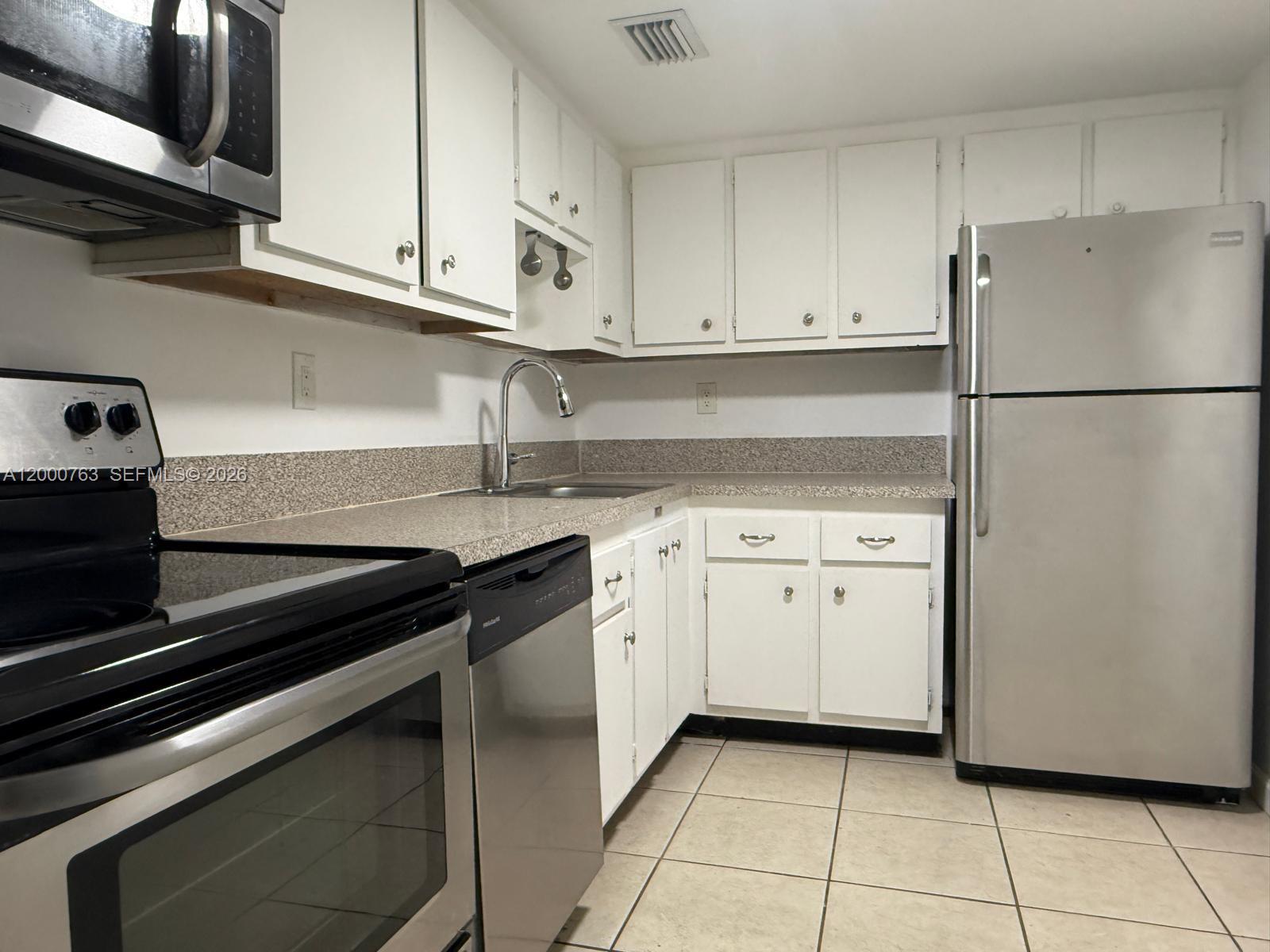 BAYVIEW PALMS CONDO - Residential Lease