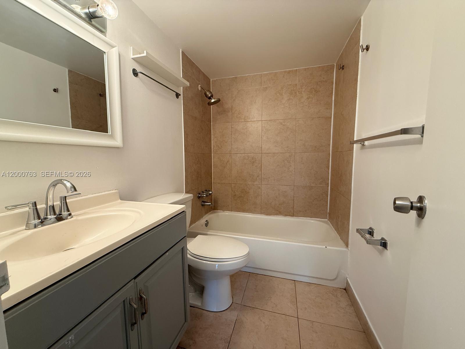 BAYVIEW PALMS CONDO - Residential Lease