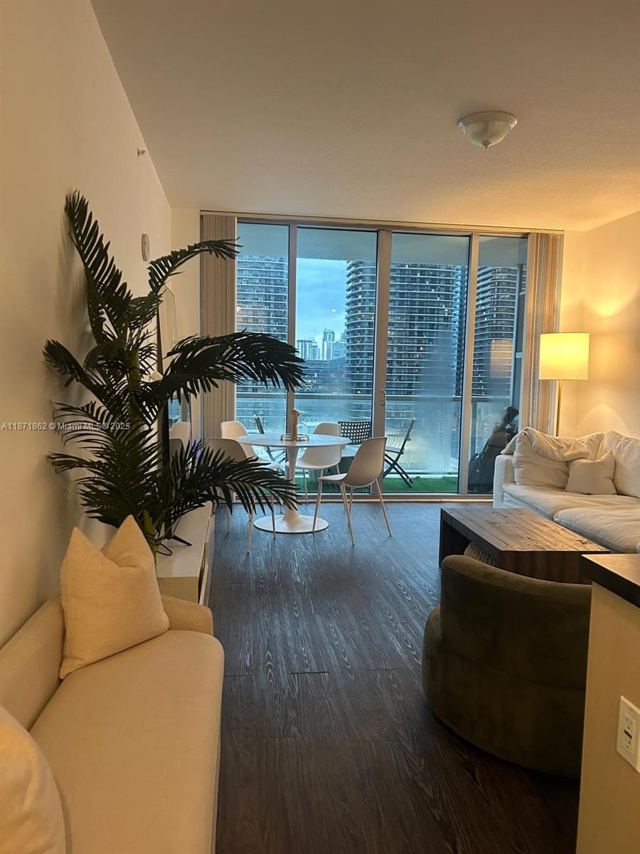 1111 SW 1st Ave 2121-N