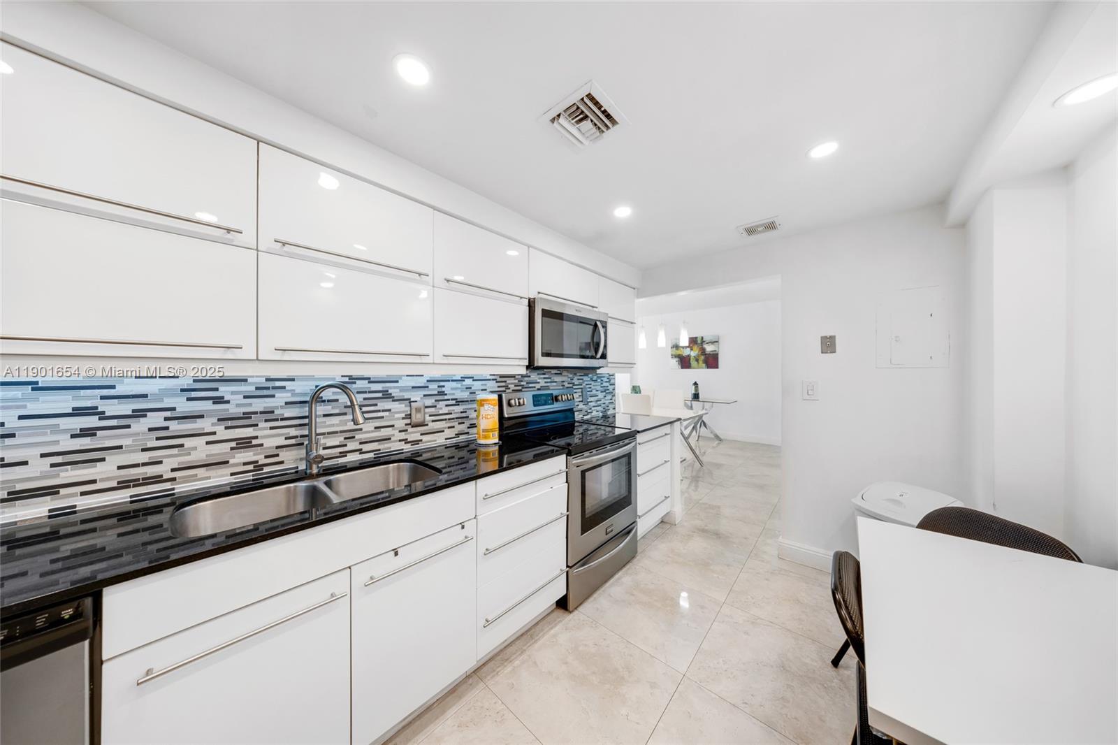 TIDES ON HOLLYWOOD BEACH - Residential