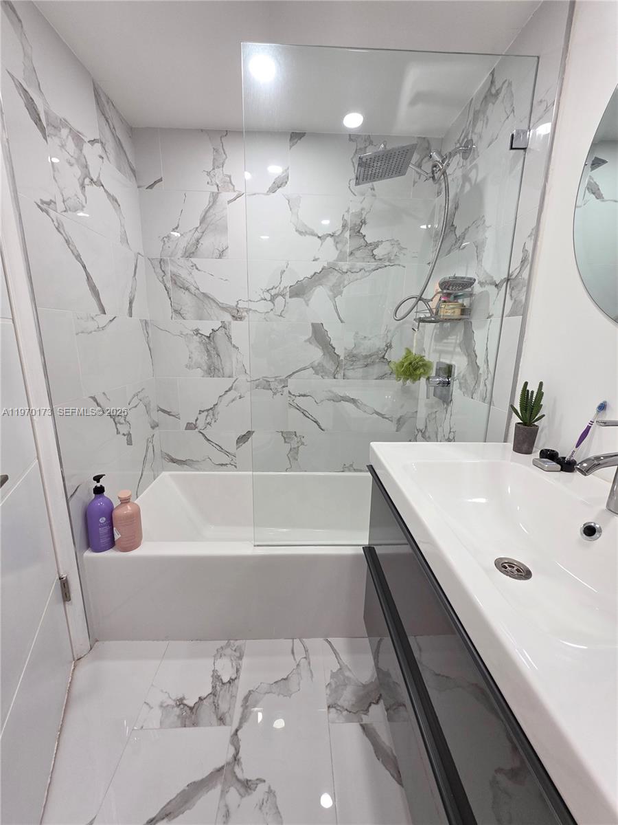 ADMIRALS PORT CONDO WEST - Residential