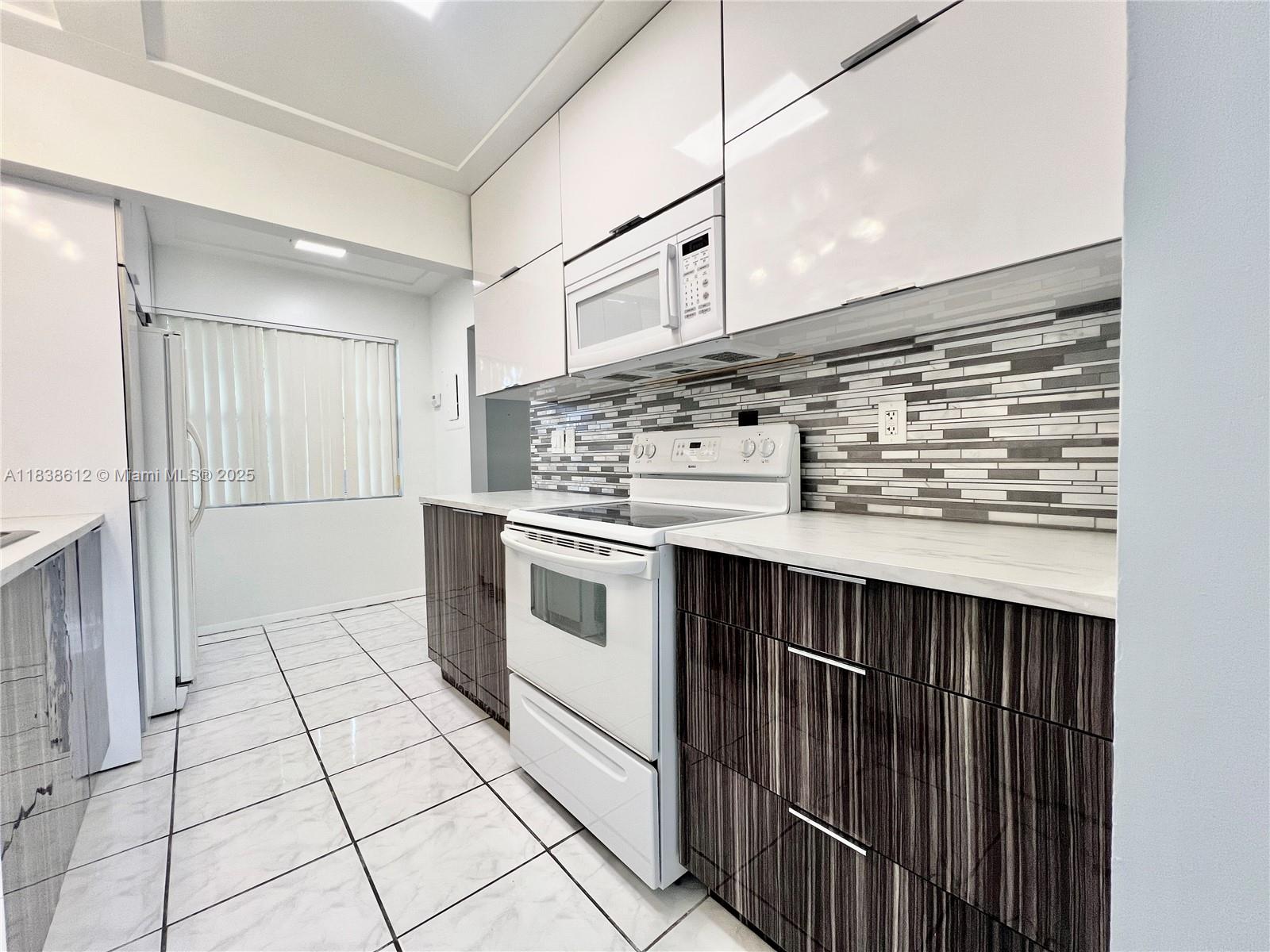 REMODELED 2 BEDROOMS / 2 BATHROOMS UNIT WITH NEWER KITCHEN CABINETS AND GRANITE COUNTERTOP, RENOVATED BATHROOMS, TILE FLOOR MAIN AREAS AND LAMINATED IN BEDROOMS, LED LIGTSGHT FIXTURES NICE GARDEN VIEW FROM BALCONY, NICE COMMUNITY WITH AMENITIES INCLUDING POOL AND CLUBHOUSE RENT PRICE INCLUDES WATER SEWER AND BASIC CABLE & 1 ASSIGNED PARKING SPACE. NO PETS NO SMOKING PERMITTED. ONLY 1 ASSIGNED PARKING. PROSPECT TENANTS MUST HAVE GOOD CREDIT AND INCOME
