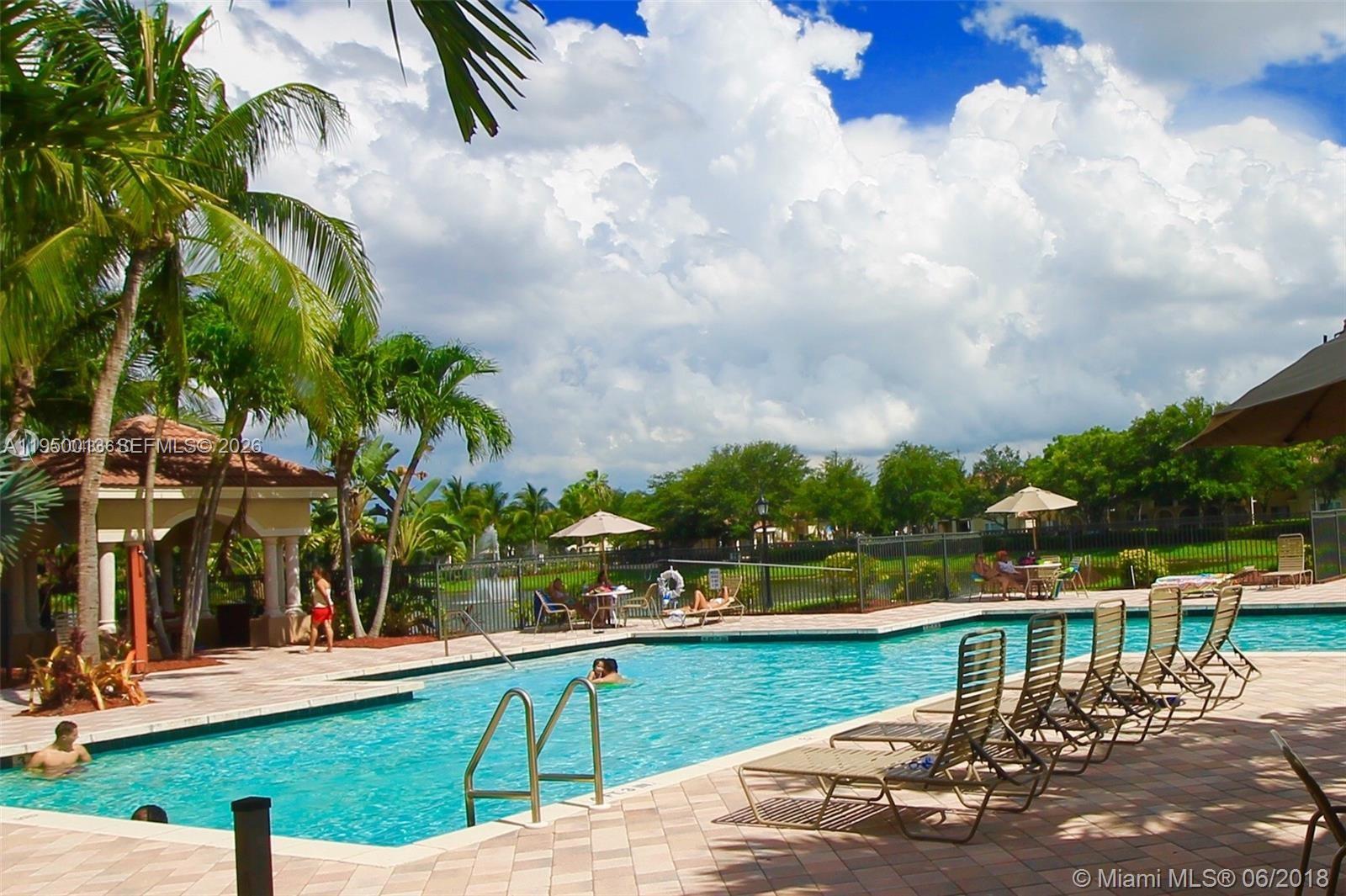 2458 Centergate Dr 202