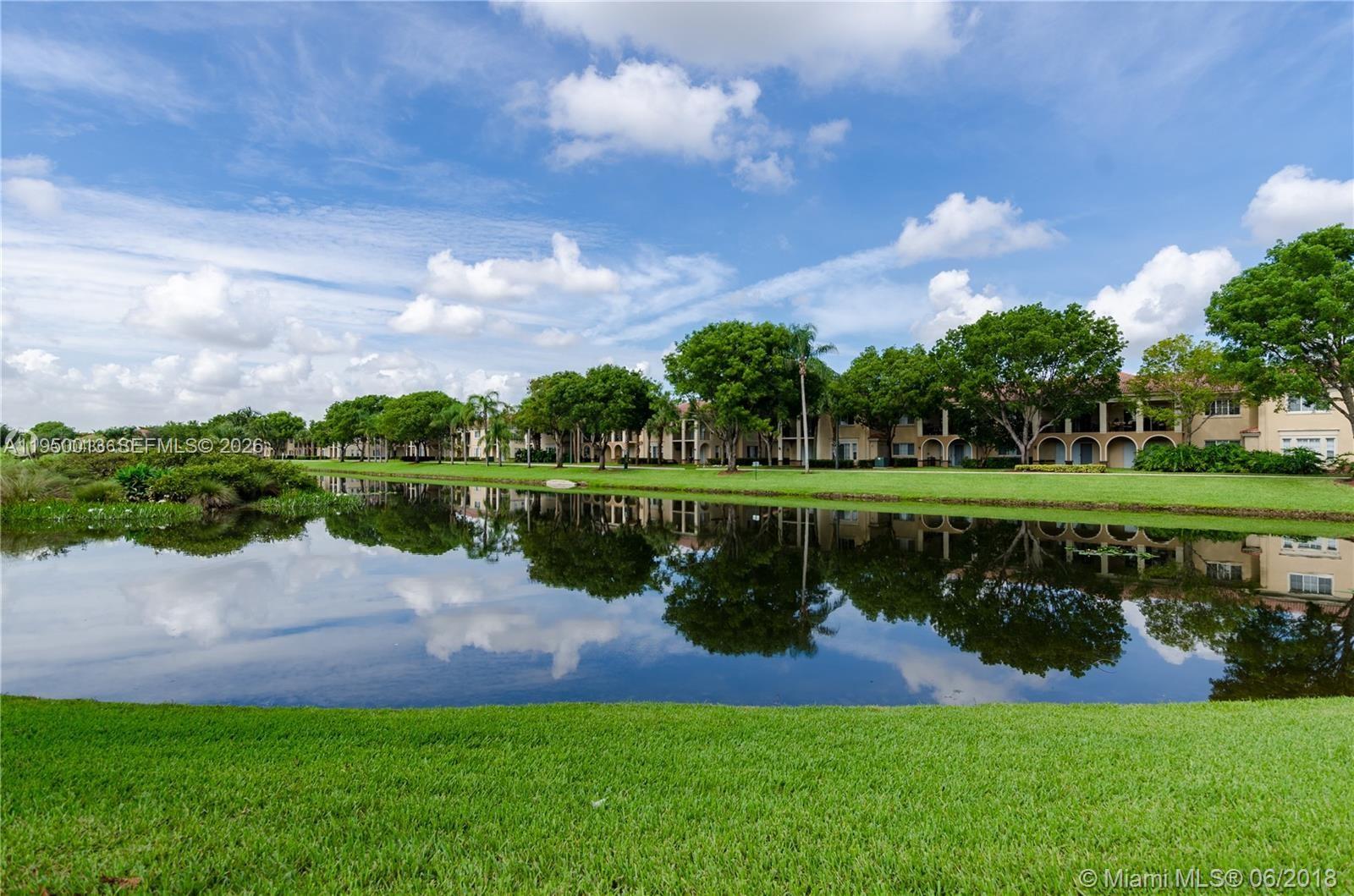 2458 Centergate Dr 202