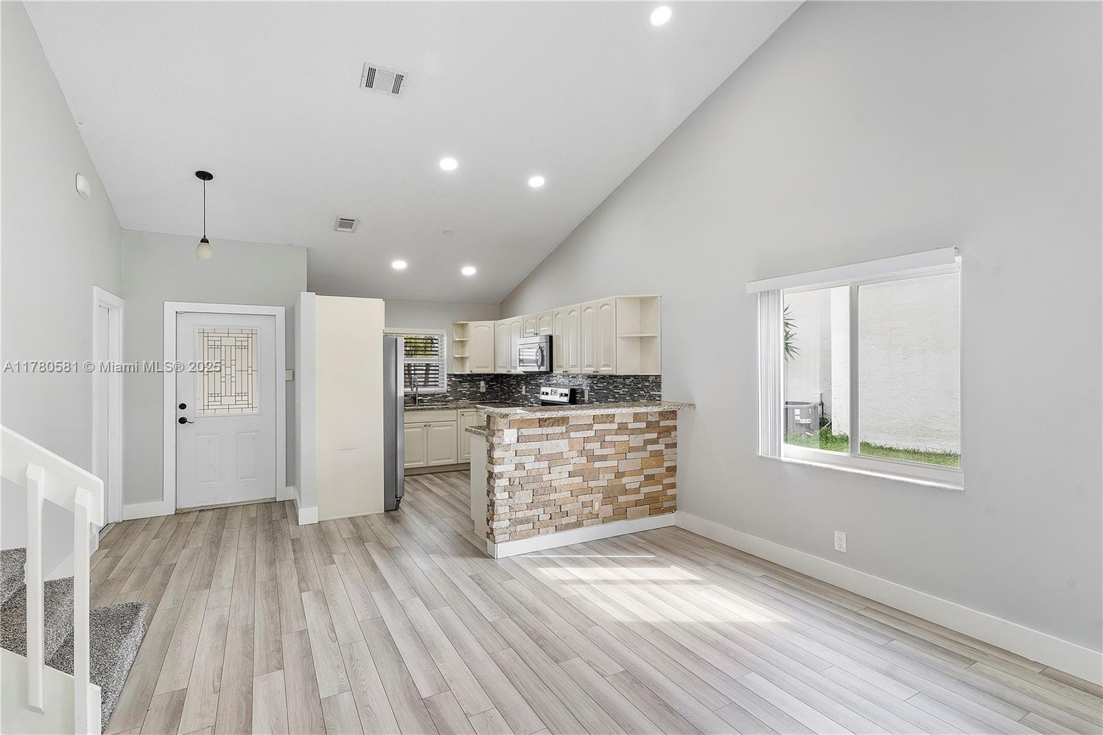 LAKES OF TARA UNIT 1 - Residential Lease