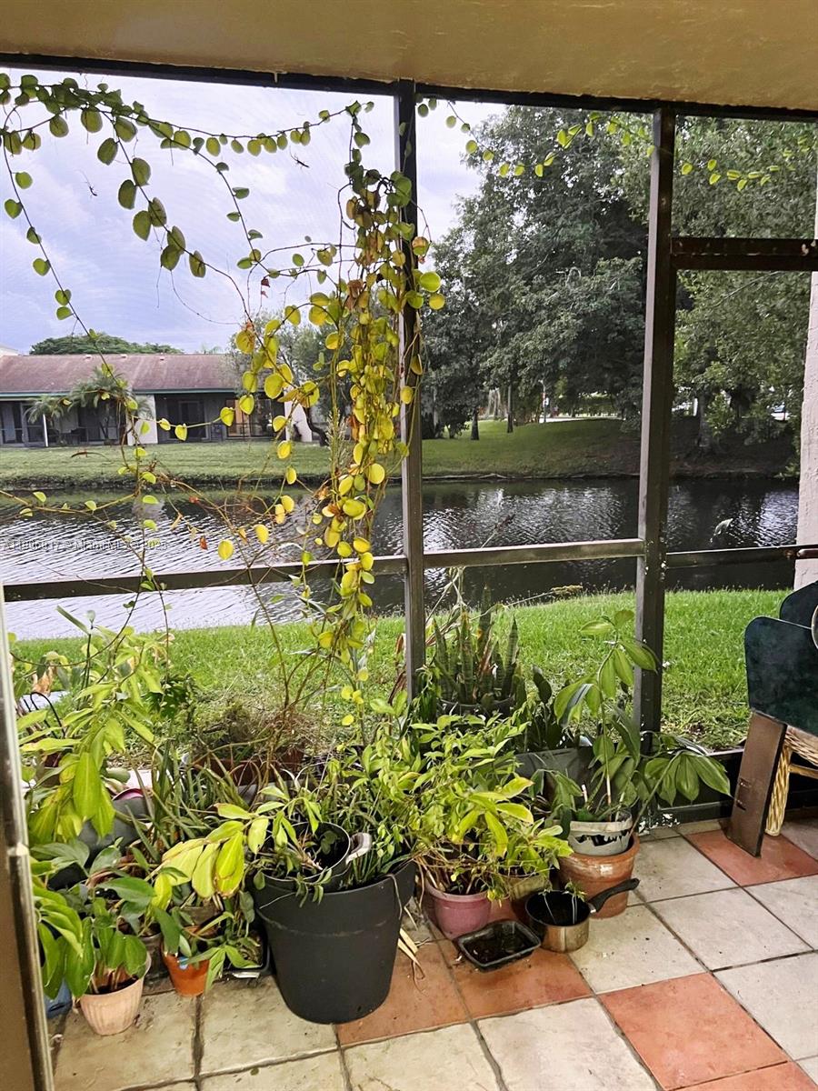 WESTON LAKES 21 INC CONDO - Residential