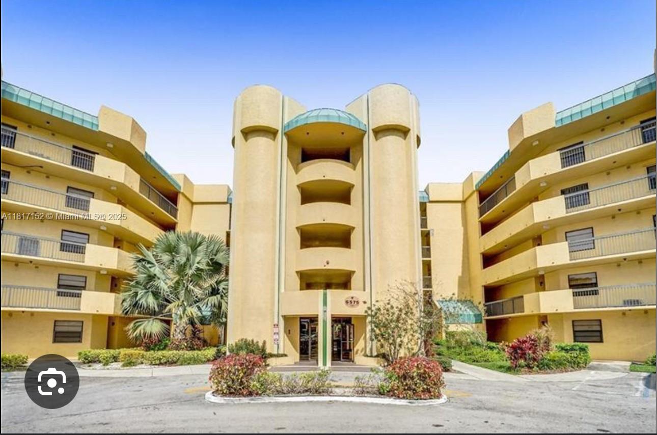 Property for Sale at 6575 W Oakland Park Blvd 516, Lauderhill, Miami-Dade County, Florida - Bedrooms: 2 
Bathrooms: 2  - $2,300