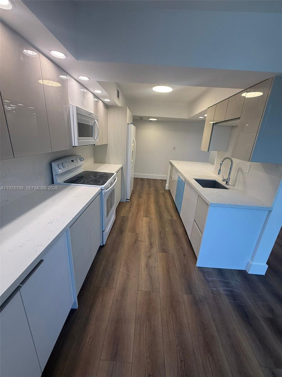 851 Three Islands Blvd 209