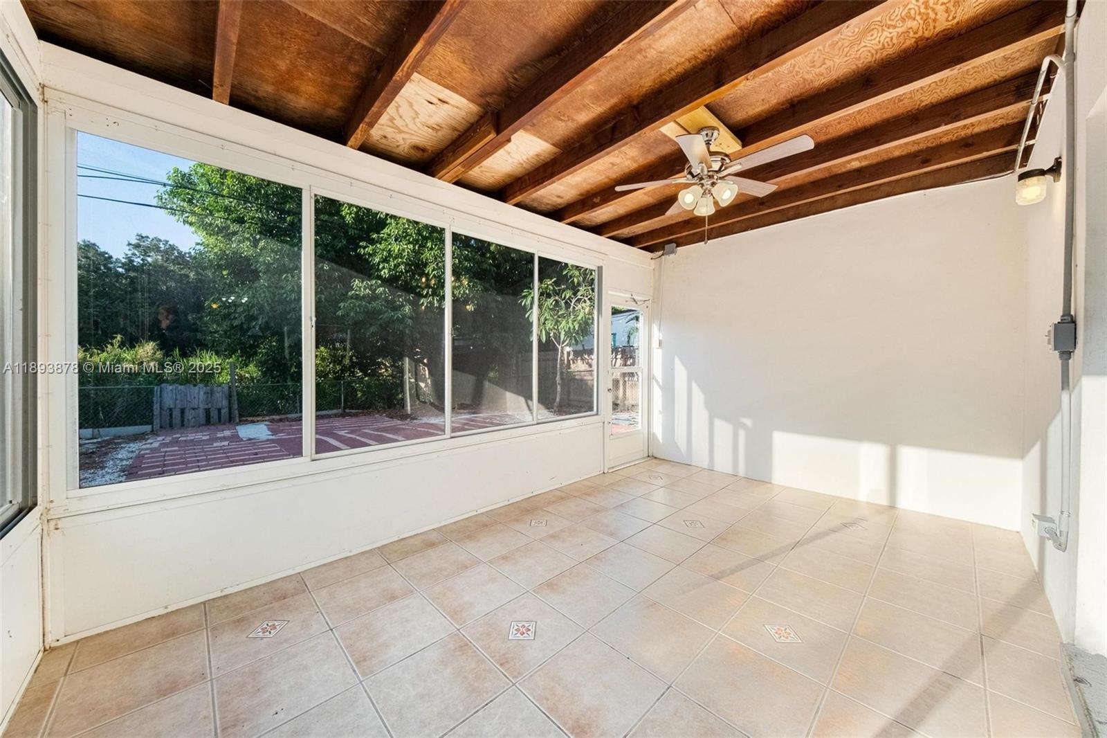 PALM BEACH CABANA COLONY - Residential