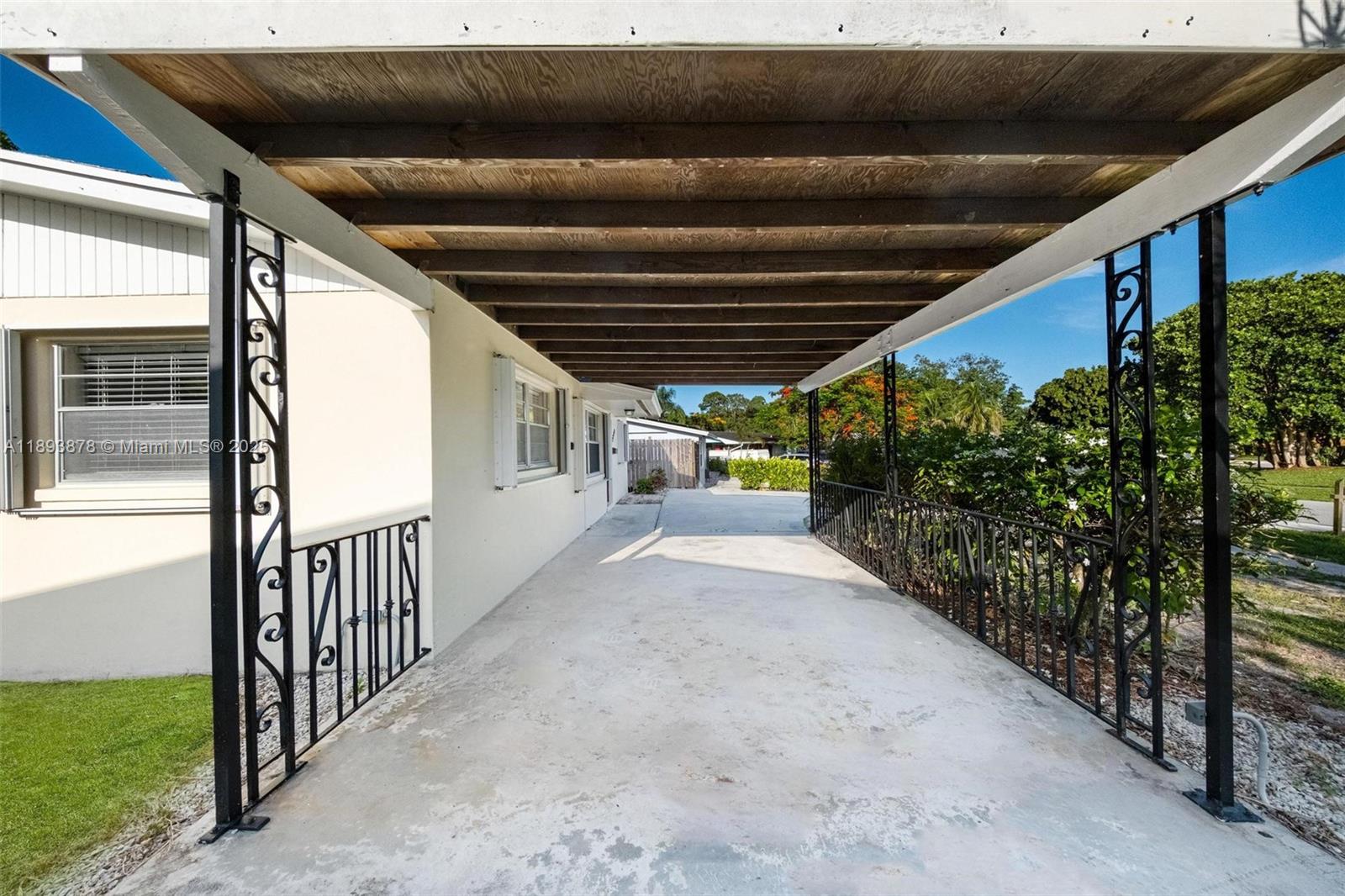 PALM BEACH CABANA COLONY - Residential