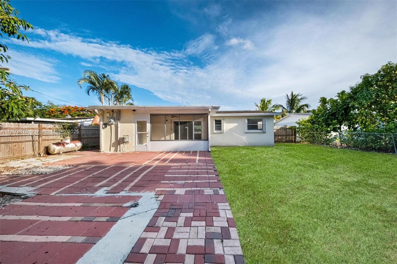 PALM BEACH CABANA COLONY - Residential