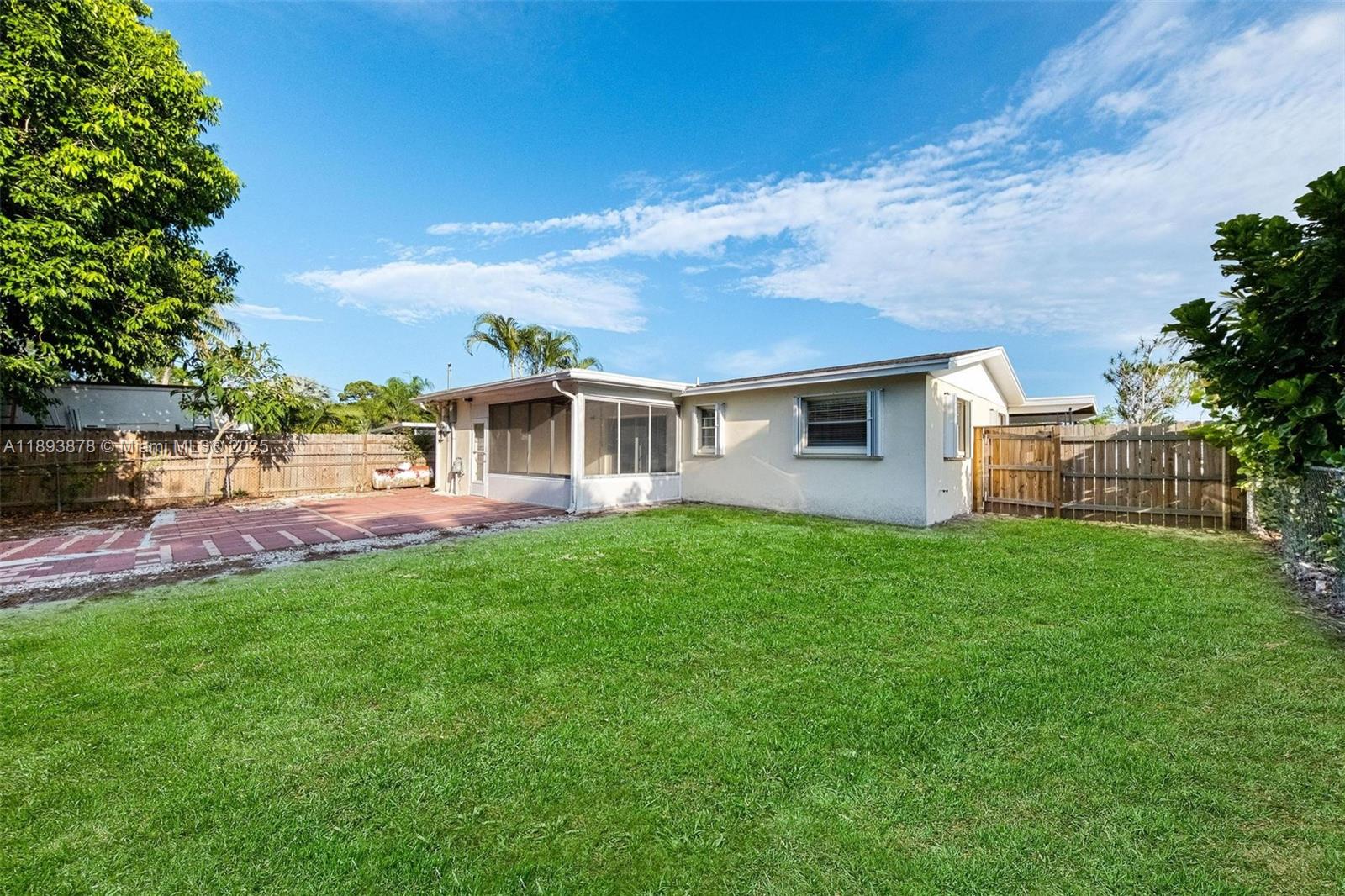PALM BEACH CABANA COLONY - Residential