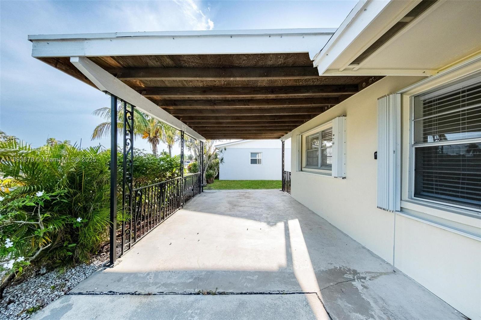 PALM BEACH CABANA COLONY - Residential
