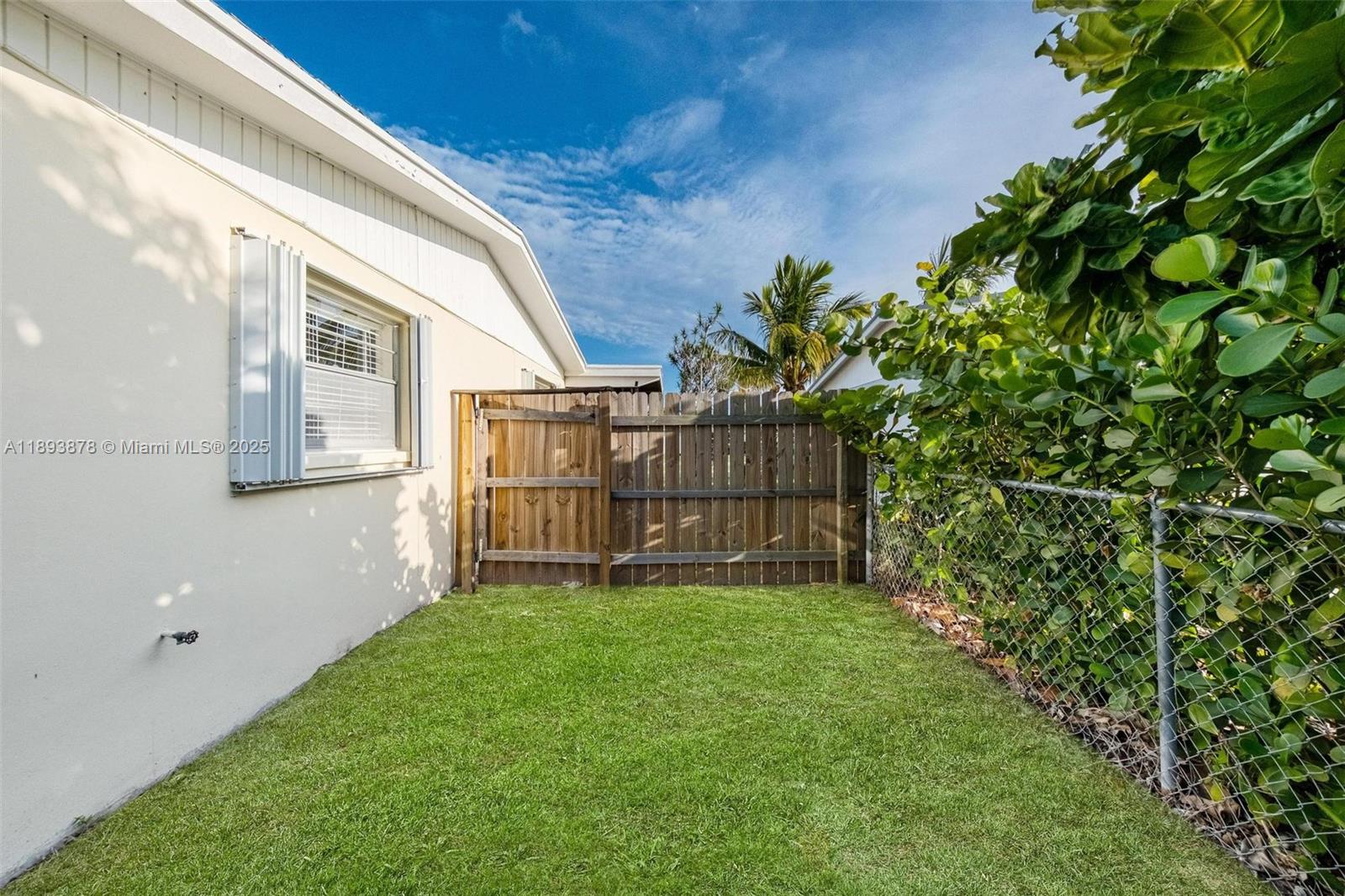 PALM BEACH CABANA COLONY - Residential