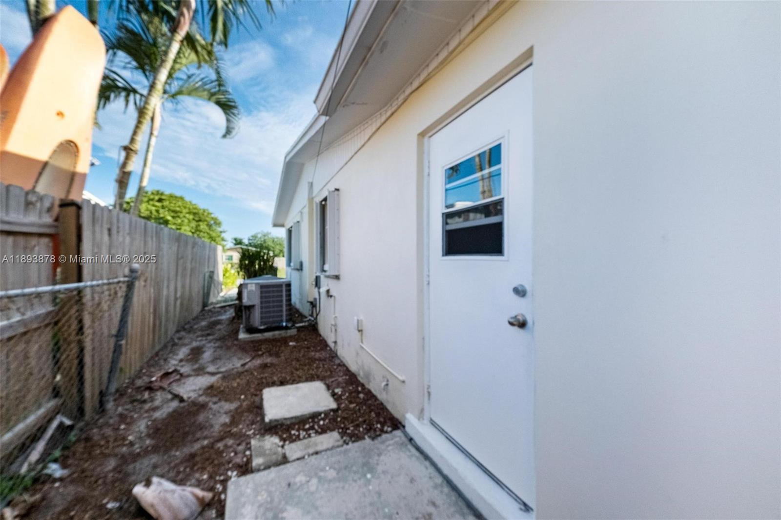 PALM BEACH CABANA COLONY - Residential