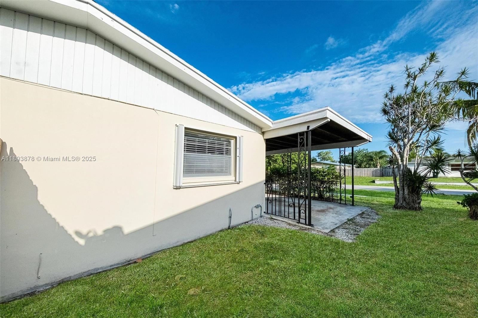PALM BEACH CABANA COLONY - Residential