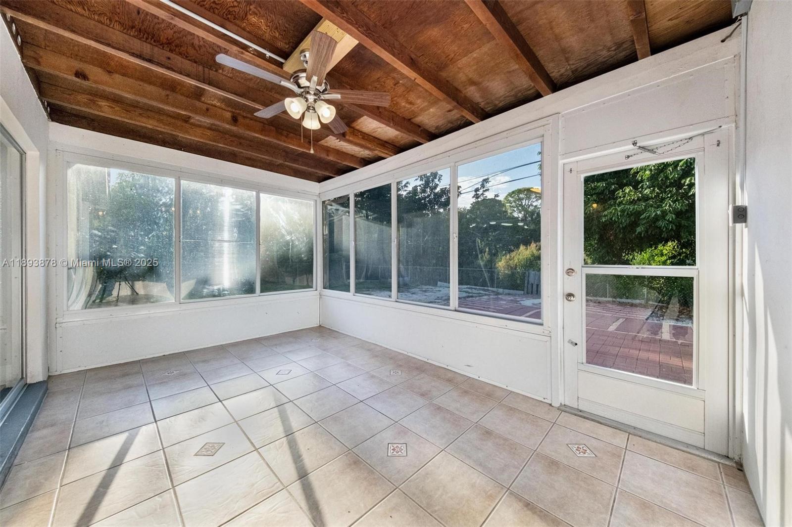 PALM BEACH CABANA COLONY - Residential
