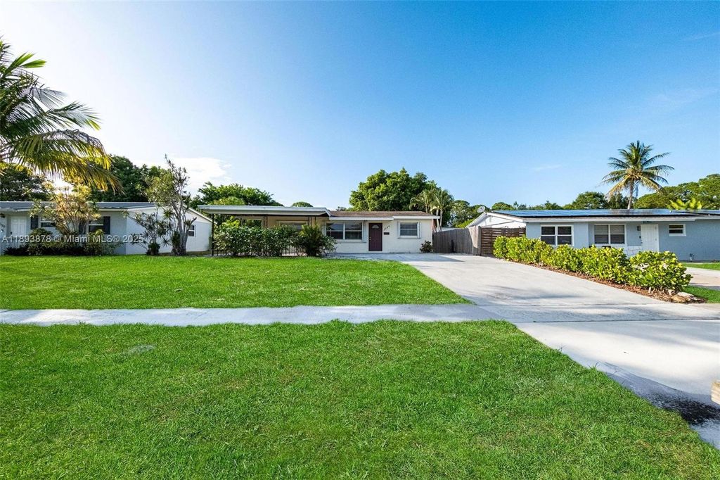 Photo of 3589 Island Rd, Palm Beach Gardens, FL 33410 (MLS # A11893878)