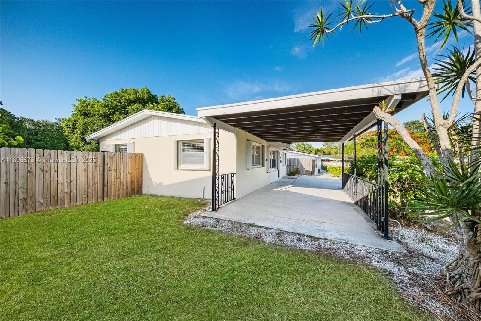 PALM BEACH CABANA COLONY - Residential