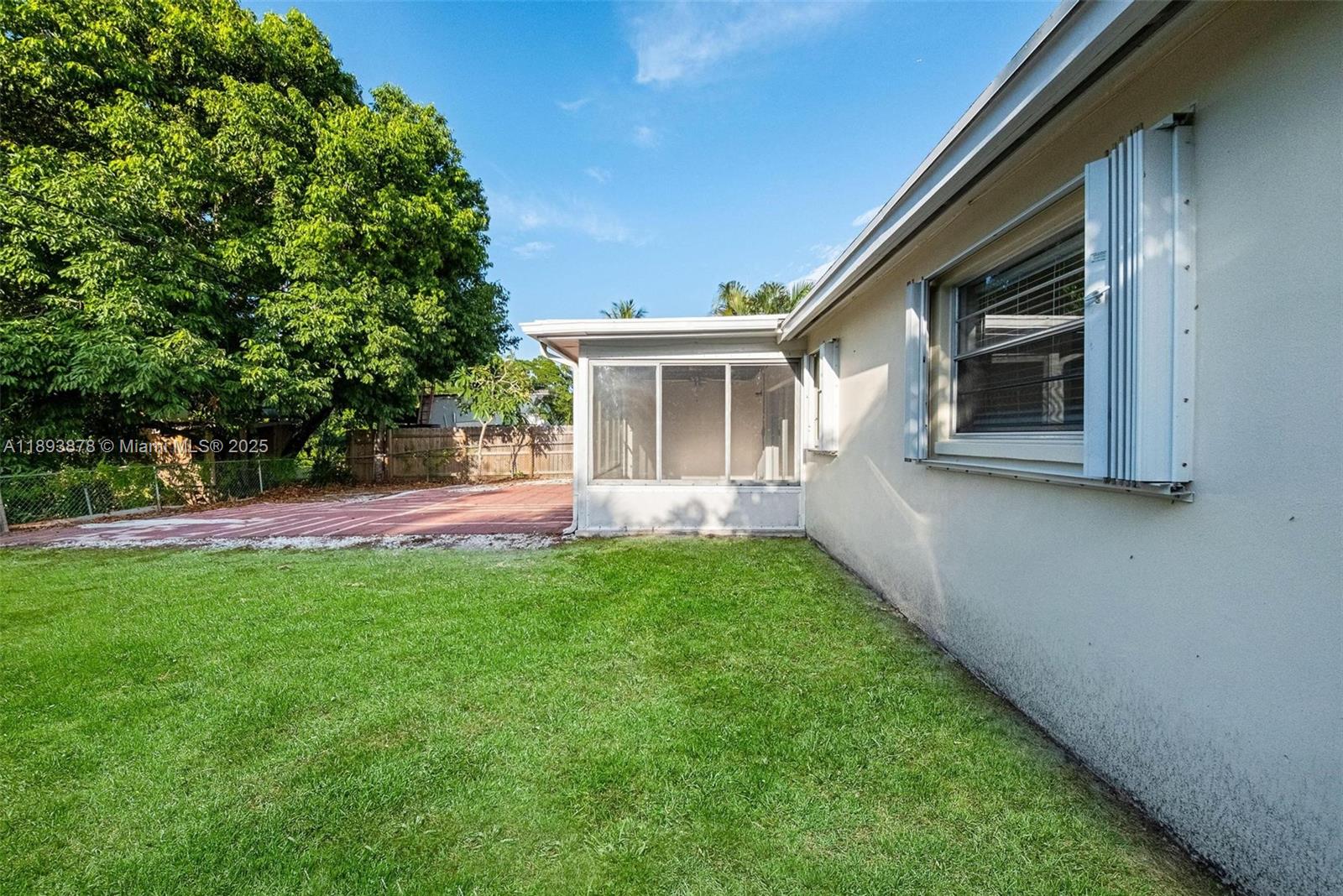 PALM BEACH CABANA COLONY - Residential