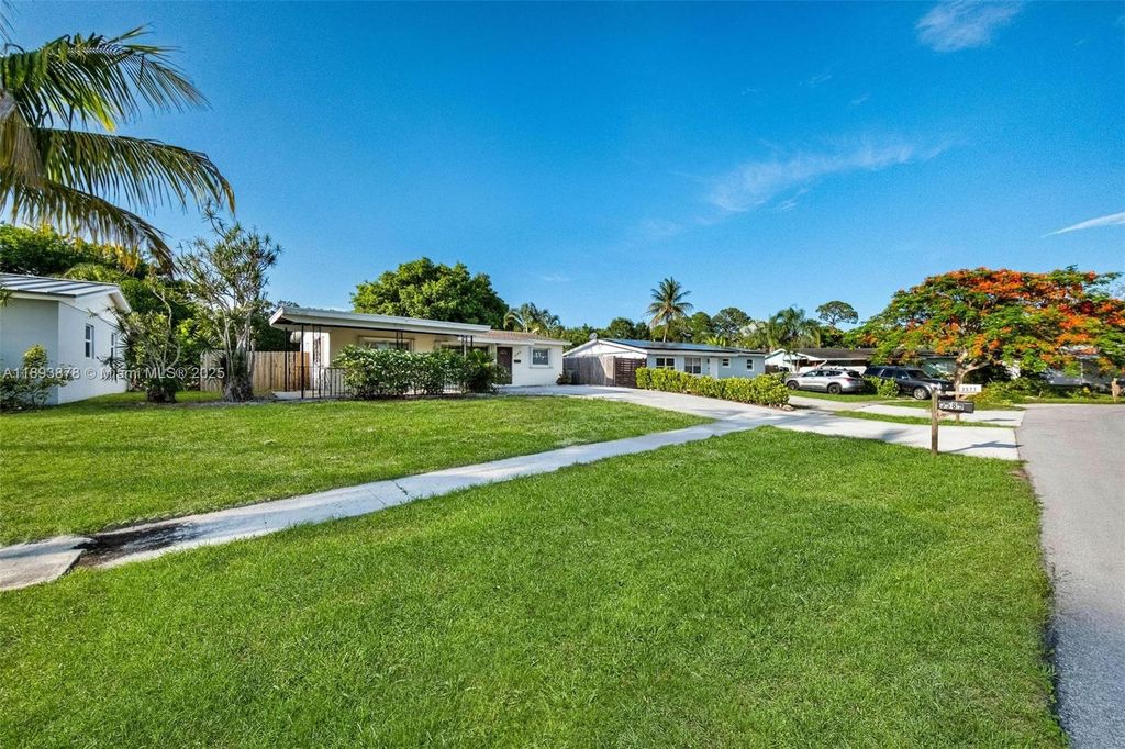 Photo of 3589 Island Rd, Palm Beach Gardens, FL 33410 (MLS # A11893878)