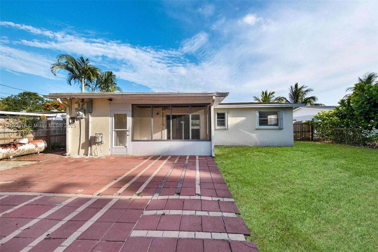 PALM BEACH CABANA COLONY - Residential