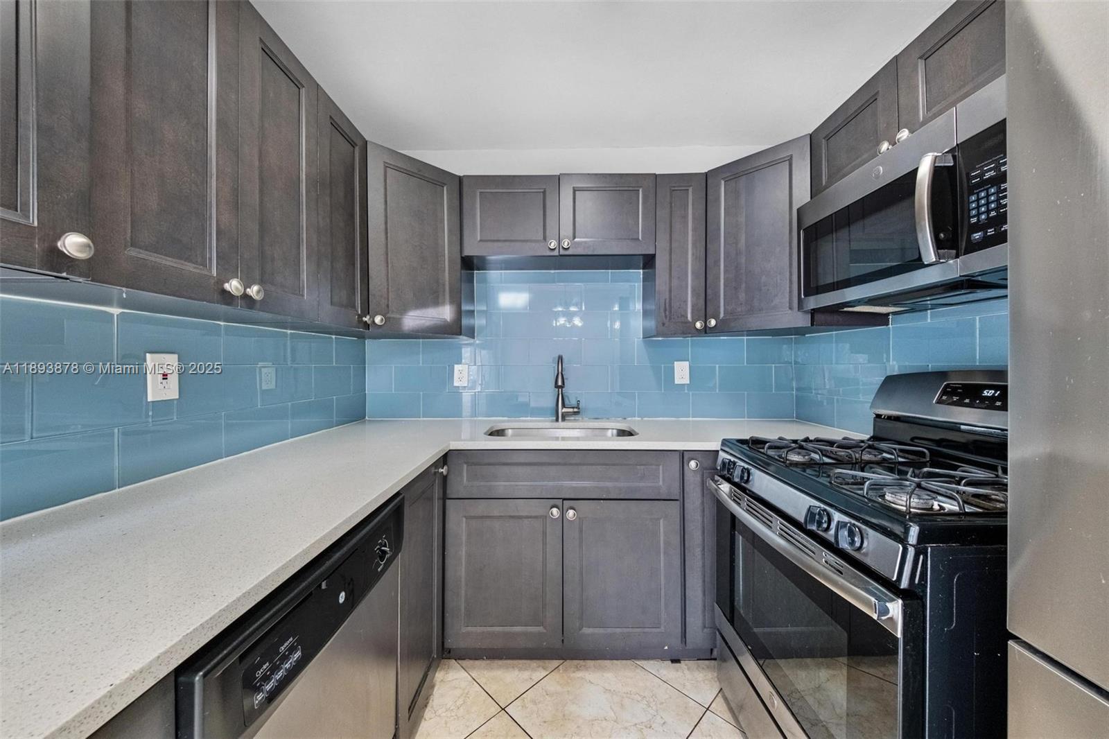 PALM BEACH CABANA COLONY - Residential