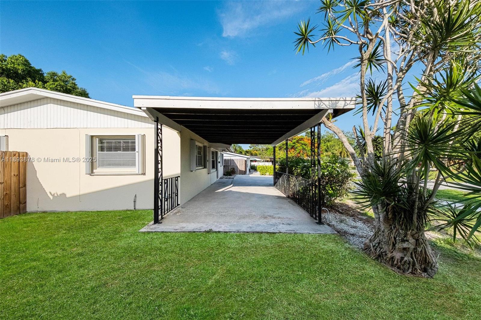 PALM BEACH CABANA COLONY - Residential