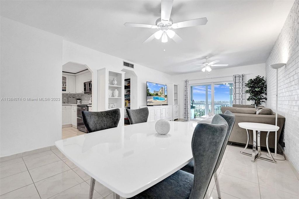 Photo of 4200 Hillcrest Dr #915, Hollywood, FL 33021 (MLS # A11384074)