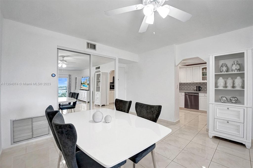 Photo of 4200 Hillcrest Dr #915, Hollywood, FL 33021 (MLS # A11384074)