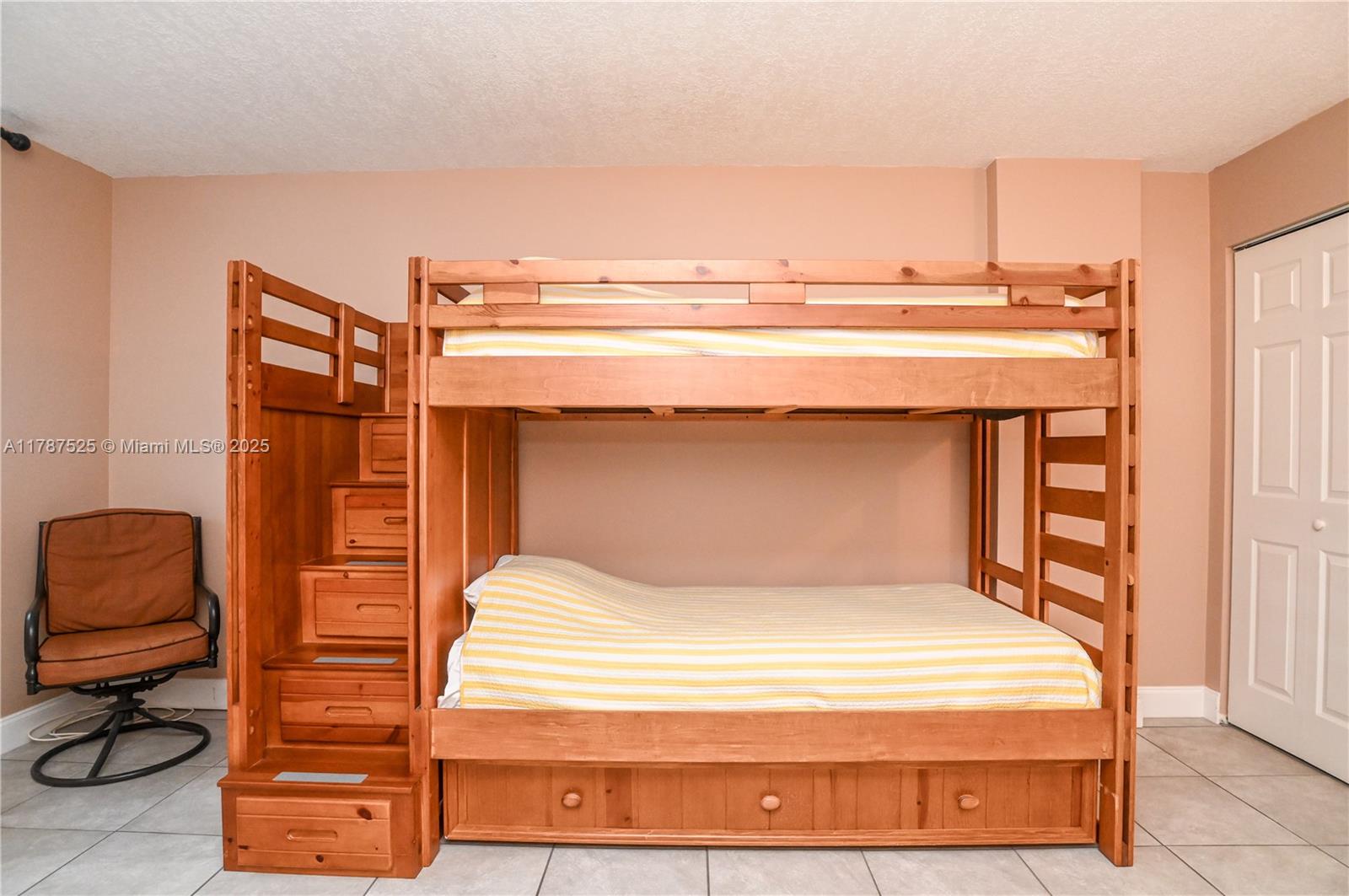DANIANS SOUTH CONDO - Residential