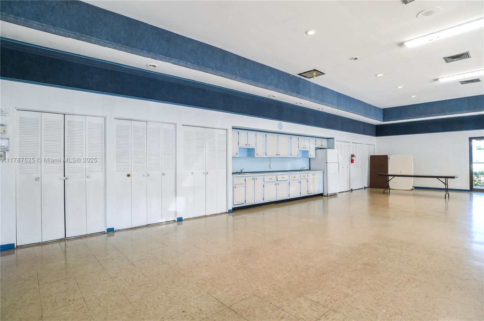 DANIANS SOUTH CONDO - Residential