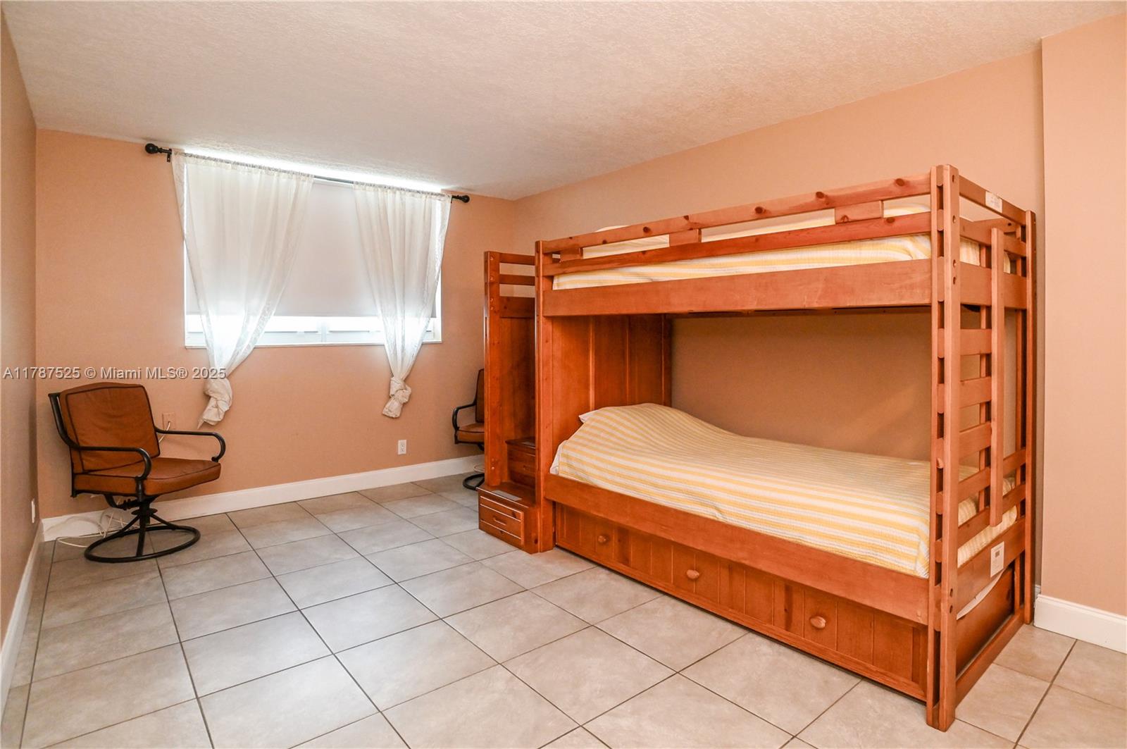 DANIANS SOUTH CONDO - Residential
