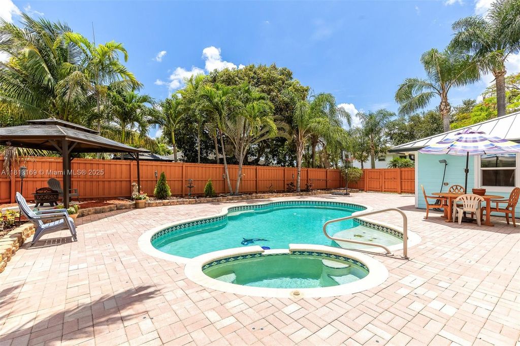 Photo of 4380 Butternut St, Palm Beach Gardens, FL 33410 (MLS # A11813169)